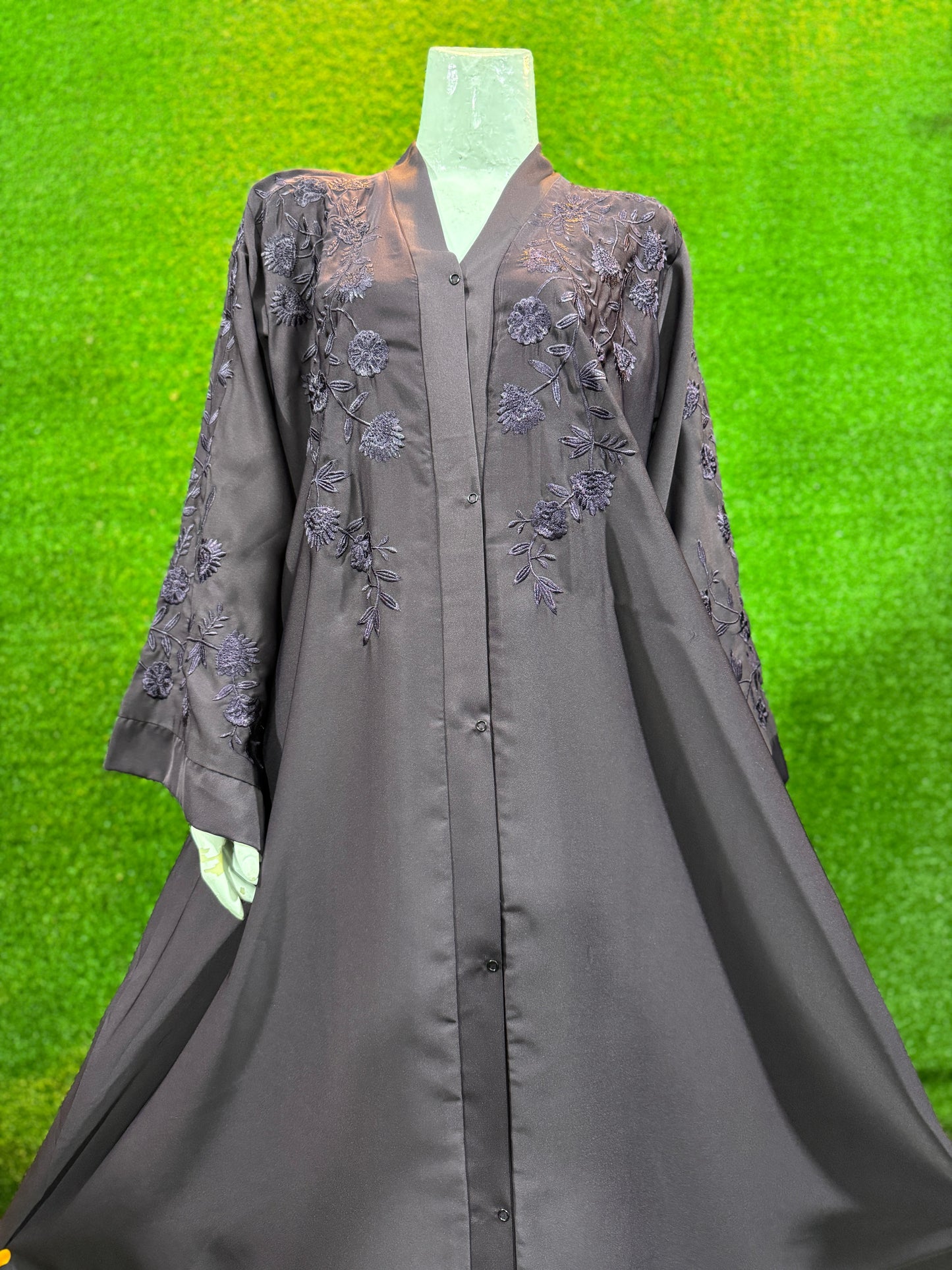 Thread Embellished Abaya