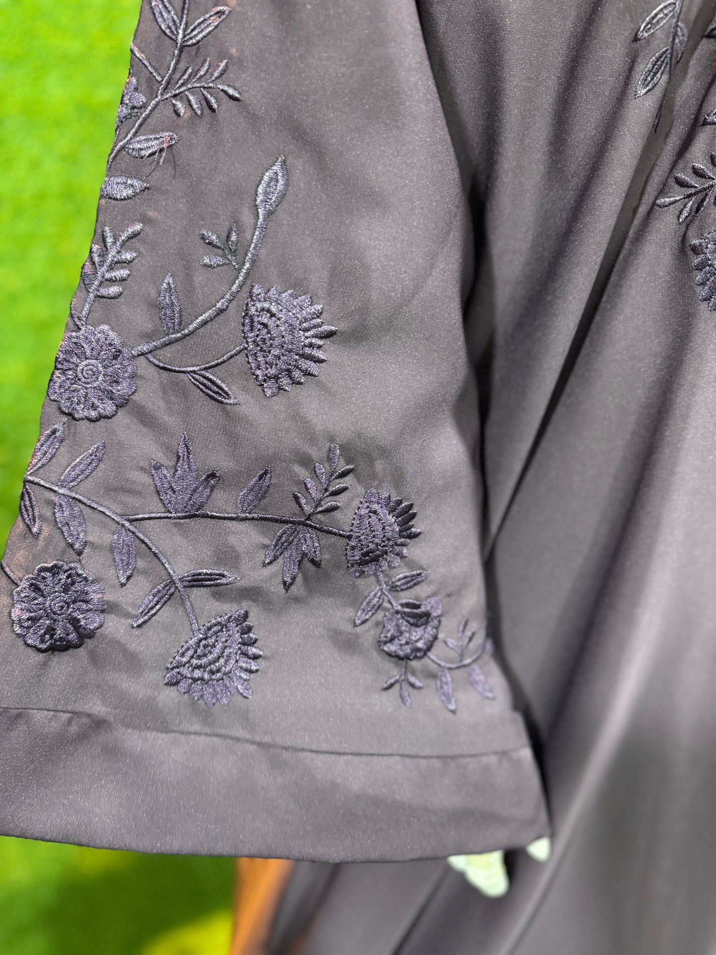 Thread Embellished Abaya