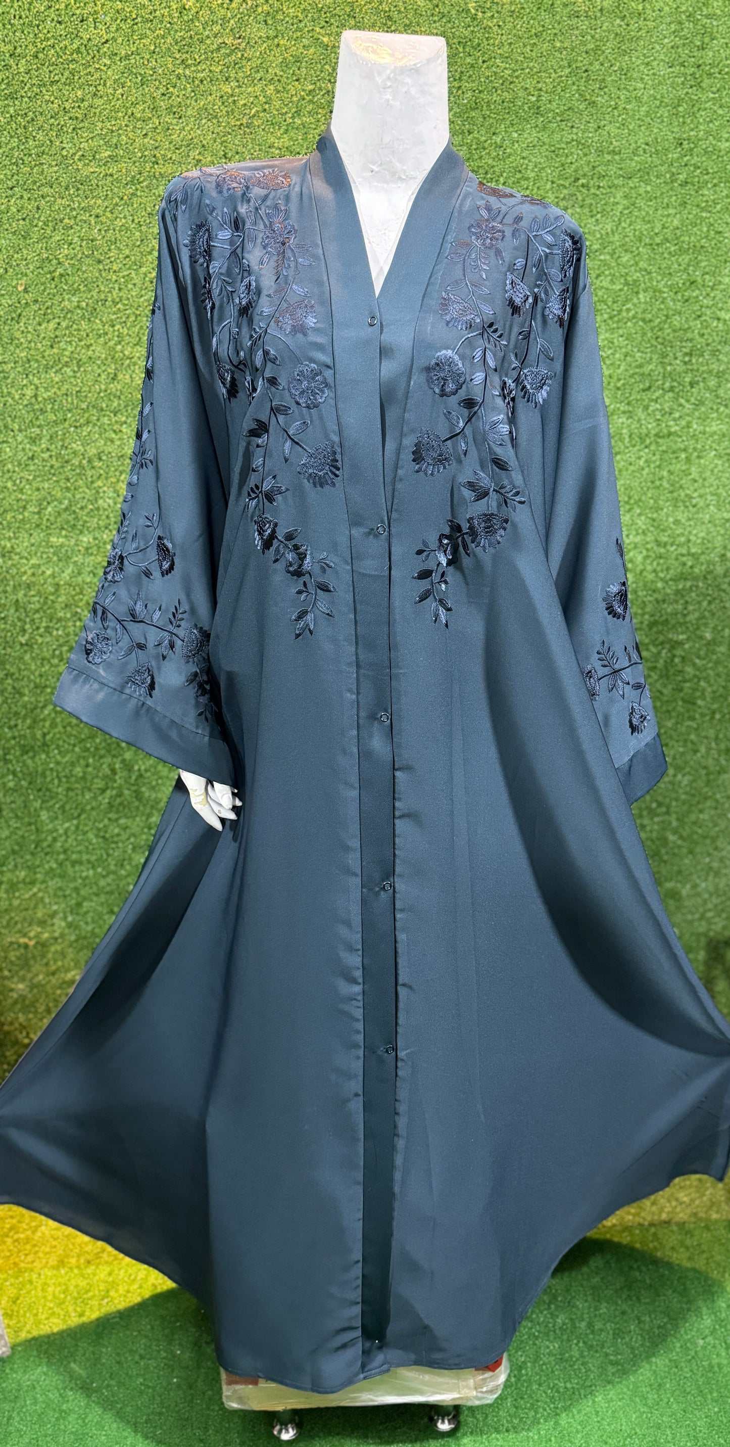 Thread Embellished Abaya