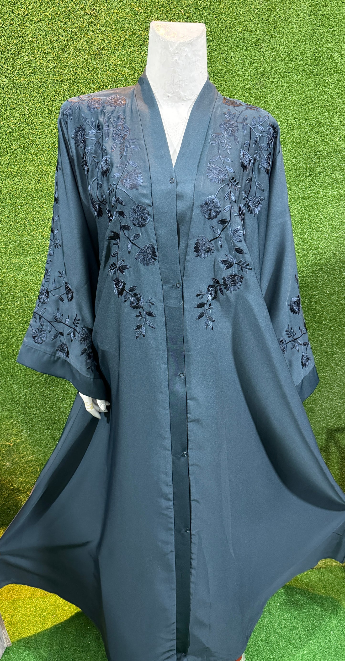 Thread Embellished Abaya